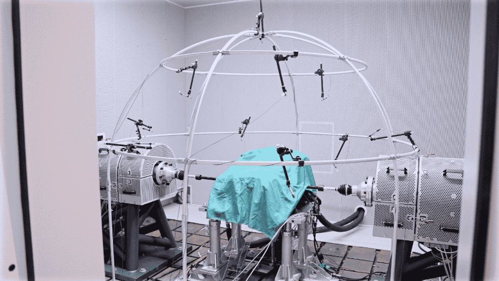 Microphone array and test bench setup for NVH testing in an electric powertrain lab